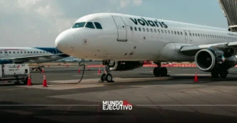 Gobierno autoriza a Volaris emplee a pilotos extranjeros pese a violar la Constitución