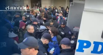 NY detiene a manifestantes que bloqueaban el paso de ICE