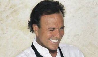 Julio Iglesias enfrenta denuncia por abuso sexual